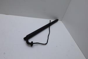 Gebruikte Gasdemper rechts-achter Volvo XC90 II 2.0 T8 16V Twin Engine AWD Prijs € 200,00 Margeregeling aangeboden door Auto Demontage Elferink B.V.