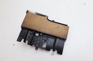 Gebruikte Middenconsoles Volvo XC90 II 2.0 T8 16V Twin Engine AWD Prijs € 50,00 Margeregeling aangeboden door Auto Demontage Elferink B.V.