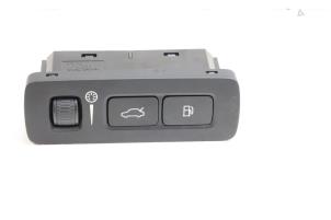 Gebruikte Schakelaar achterklep Volvo XC90 II 2.0 T8 16V Twin Engine AWD Prijs € 30,00 Margeregeling aangeboden door Auto Demontage Elferink B.V.