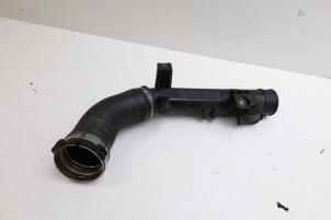 Gebruikte Intercooler Buis Volvo XC60 II (UZ) 2.0 T5 16V Prijs € 50,00 Margeregeling aangeboden door Auto Demontage Elferink B.V.