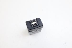 Gebruikte USB module Volvo XC60 II (UZ) 2.0 T5 16V Prijs € 35,00 Margeregeling aangeboden door Auto Demontage Elferink B.V.