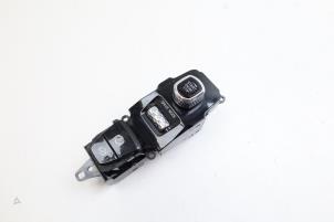 Gebruikte Handrem schakelaar Volvo XC60 II (UZ) 2.0 T5 16V Prijs € 50,00 Margeregeling aangeboden door Auto Demontage Elferink B.V.