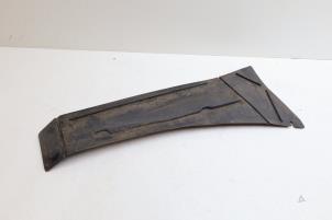 Gebruikte Afdekplaat diversen Saab 9-3 Sport Estate (YS3F) 1.8i 16V Prijs € 25,00 Margeregeling aangeboden door Auto Demontage Elferink B.V.