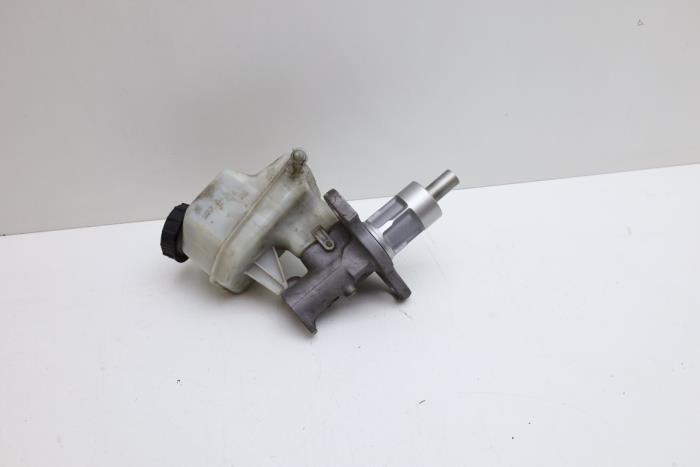 Hoofdremcilinder van een Saab 9-5 2010