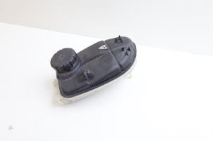 Gebruikte Expansievat Mercedes A (W176) 1.5 A-180 CDI, A-180d 16V Prijs € 25,00 Margeregeling aangeboden door Auto Demontage Elferink B.V.