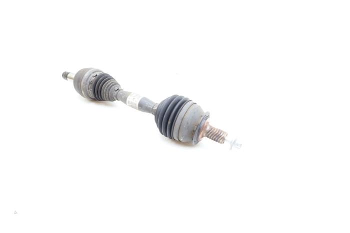 Gebruikte Aandrijfas links-voor Mercedes A (W176) 1.5 A-180 CDI, A-180d 16V Prijs € 100,00 Margeregeling aangeboden door Auto Demontage Elferink B.V.