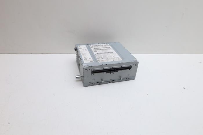 Gebruikte Radio module Mercedes C (W205) C-180 1.6 16V Prijs € 175,00 Margeregeling aangeboden door Auto Demontage Elferink B.V.