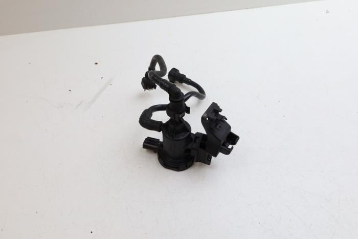 Gebruikte Evap klep Mercedes C (W205) C-180 1.6 16V Prijs € 35,00 Margeregeling aangeboden door Auto Demontage Elferink B.V.