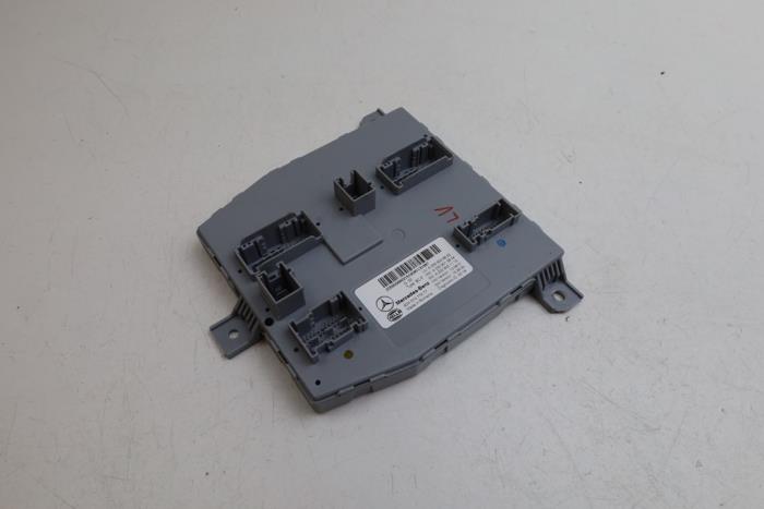 Gebruikte Comfort Module Mercedes C (W205) C-180 1.6 16V Prijs € 50,00 Margeregeling aangeboden door Auto Demontage Elferink B.V.