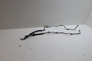 Gebruikte Oliedruk Leiding Mercedes C (W205) C-180 1.6 16V Prijs € 100,00 Margeregeling aangeboden door Auto Demontage Elferink B.V.