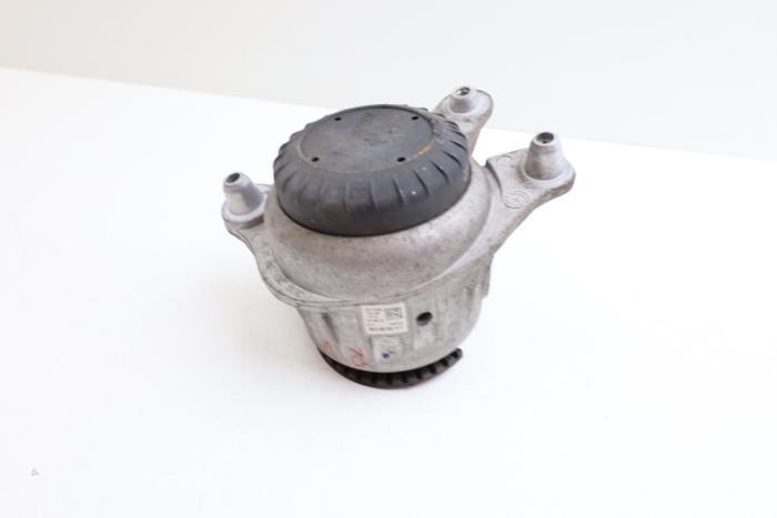 Gebruikte Motorsteun Mercedes C (W205) C-180 1.6 16V Prijs € 30,00 Margeregeling aangeboden door Auto Demontage Elferink B.V.