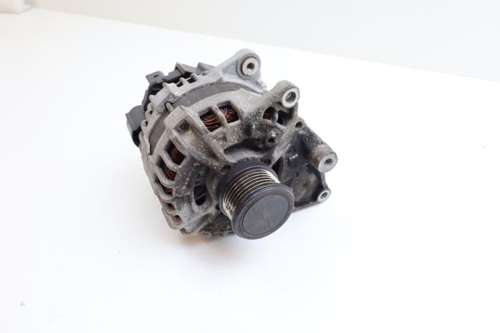 Gebruikte Dynamo Mercedes C (W205) C-180 1.6 16V Prijs € 90,00 Margeregeling aangeboden door Auto Demontage Elferink B.V.