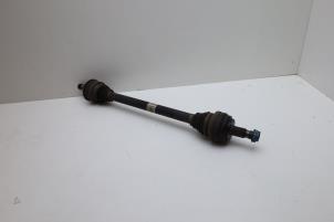 Gebruikte Aandrijfas rechts-achter Mercedes C (W205) C-180 1.6 16V Prijs € 100,00 Margeregeling aangeboden door Auto Demontage Elferink B.V.