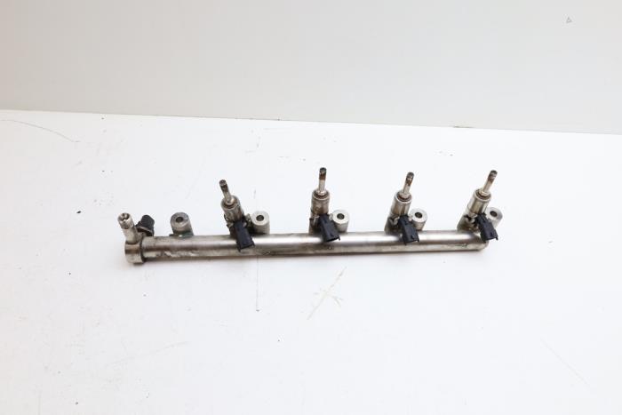 Gebruikte Common rail (Injectie) Volvo V70 (BW) 2.0 T 16V Prijs € 500,00 Margeregeling aangeboden door Auto Demontage Elferink B.V.