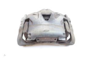 Gebruikte Remklauw (Tang) rechts-voor Volvo V70 (BW) 2.0 T 16V Prijs € 75,00 Margeregeling aangeboden door Auto Demontage Elferink B.V.