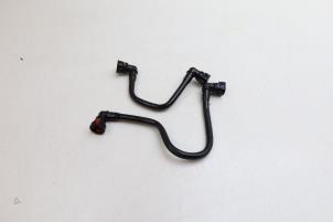 Gebruikte Oliedruk Leiding Volvo V70 (BW) 2.0 T 16V Prijs € 50,00 Margeregeling aangeboden door Auto Demontage Elferink B.V.