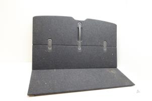 Gebruikte Vloerplaat bagageruimte Volvo XC40 (XZ) Single Motor Extended Range 82 kWh Prijs € 65,00 Margeregeling aangeboden door Auto Demontage Elferink B.V.