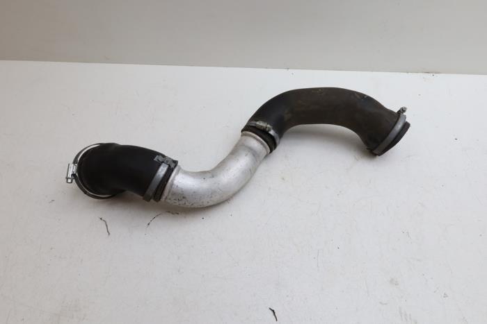Gebruikte Intercooler Buis Volvo C70 (MC) 2.0 D3 20V Prijs € 75,00 Margeregeling aangeboden door Auto Demontage Elferink B.V.