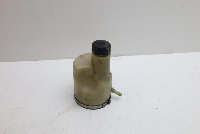 Gebruikte Servo Oliereservoir Volvo C70 (MC) 2.0 D3 20V Prijs € 35,00 Margeregeling aangeboden door Auto Demontage Elferink B.V.
