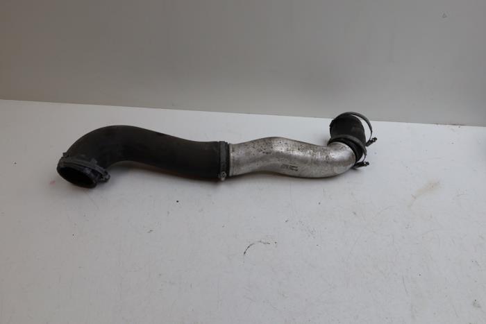 Gebruikte Intercooler Buis Volvo C70 (MC) 2.0 D3 20V Prijs € 75,00 Margeregeling aangeboden door Auto Demontage Elferink B.V.