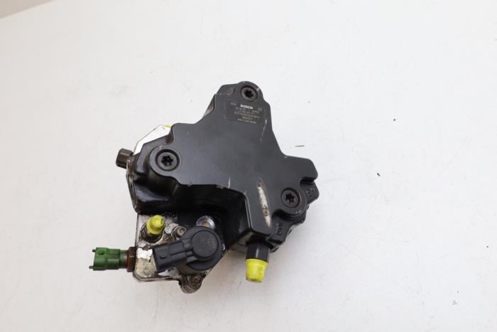 Gebruikte Dieselpomp Volvo V70 (SW) 2.4 D5 20V Prijs € 200,00 Margeregeling aangeboden door Auto Demontage Elferink B.V.