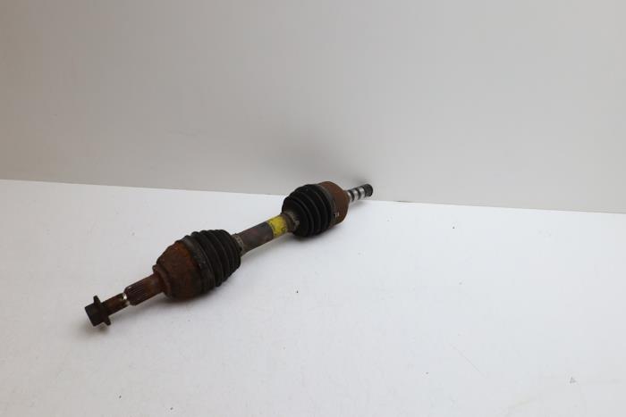 Gebruikte Aandrijfas links-voor Saab 9-3 II (YS3F) 2.0t 16V Prijs € 50,00 Margeregeling aangeboden door Auto Demontage Elferink B.V.
