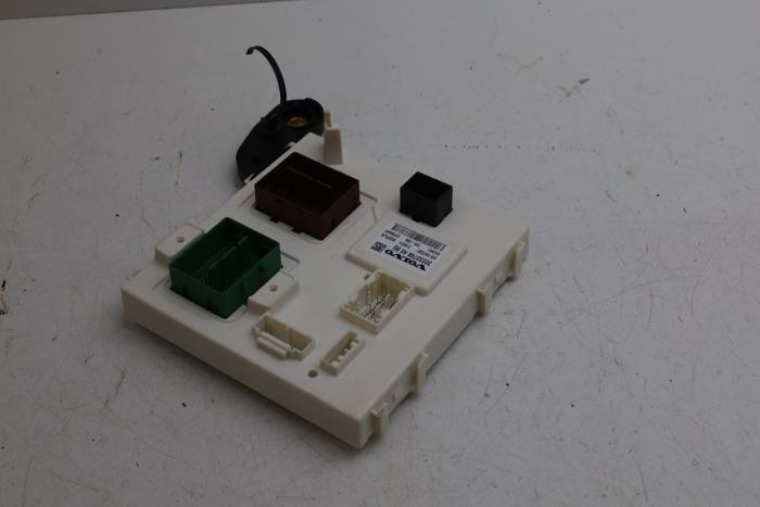Gebruikte Central electronic module Volvo XC60 II (UZ) 2.0 T8 16V Hybrid Polestar AWD Prijs € 100,00 Margeregeling aangeboden door Auto Demontage Elferink B.V.