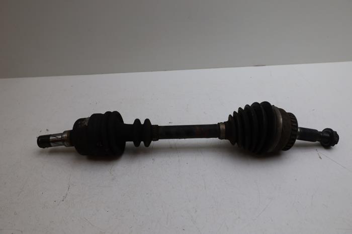 Gebruikte Aandrijfas links-voor Saab 900 II (YS3D) 2.0 SE Turbo 16V Prijs € 50,00 Margeregeling aangeboden door Auto Demontage Elferink B.V.