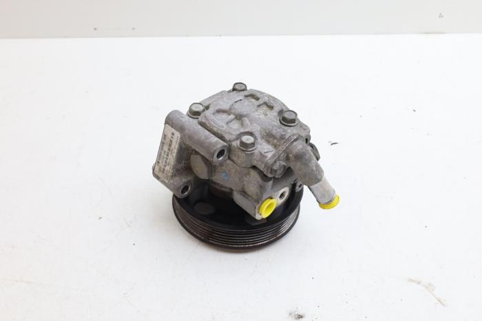 Gebruikte Servopomp Volvo V70 (BW) 2.0 D 16V Prijs € 125,00 Margeregeling aangeboden door Auto Demontage Elferink B.V.