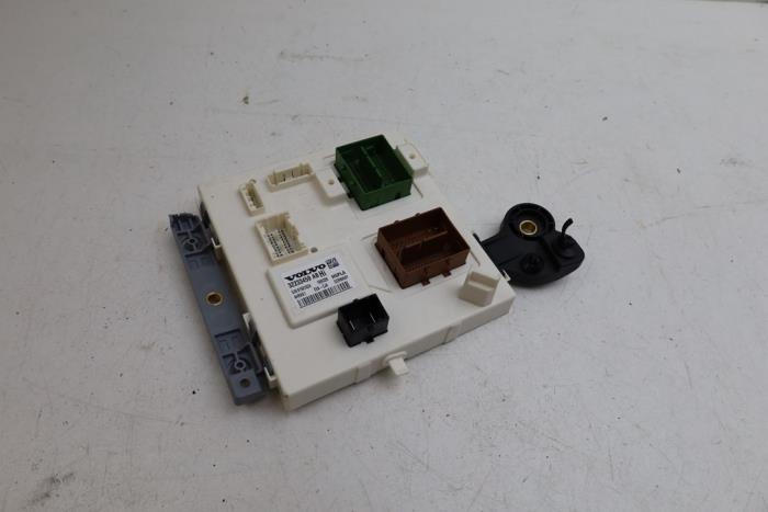 Gebruikte Central electronic module Volvo V60 II (ZW) 2.0 T4 16V Prijs € 200,00 Margeregeling aangeboden door Auto Demontage Elferink B.V.