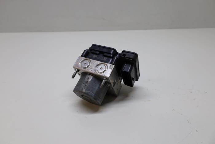 Gebruikte ABS Pomp Mercedes CLA (117.3) 1.6 CLA-180 16V Prijs € 75,00 Margeregeling aangeboden door Auto Demontage Elferink B.V.
