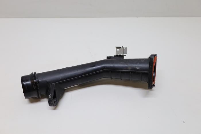 Gebruikte Intercooler Buis Mercedes CLA (117.3) 1.6 CLA-180 16V Prijs € 30,00 Margeregeling aangeboden door Auto Demontage Elferink B.V.