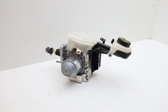 Gebruikte Rembol Volvo XC40 (XZ) Recharge Twin 78 kWh Prijs € 175,00 Margeregeling aangeboden door Auto Demontage Elferink B.V.