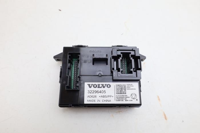 Gebruikte Computer Kachel Volvo XC40 (XZ) Recharge Twin 78 kWh Prijs € 40,00 Margeregeling aangeboden door Auto Demontage Elferink B.V.