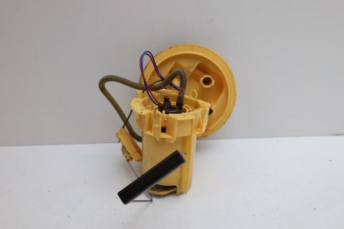 Gebruikte Tank element Pomp Saab 9-3 Sport Estate (YS3F) 1.9 TTiD 16V Prijs € 50,00 Margeregeling aangeboden door Auto Demontage Elferink B.V.