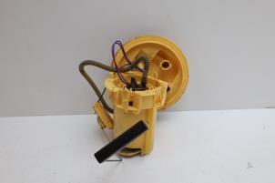 Tank element Pomp van een Saab 9-3 Sport Estate (YS3F) 1.9 TTiD 16V 2008