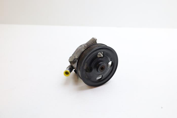 Gebruikte Servopomp Volvo V70 (BW) 2.0 D 16V Prijs € 125,00 Margeregeling aangeboden door Auto Demontage Elferink B.V.