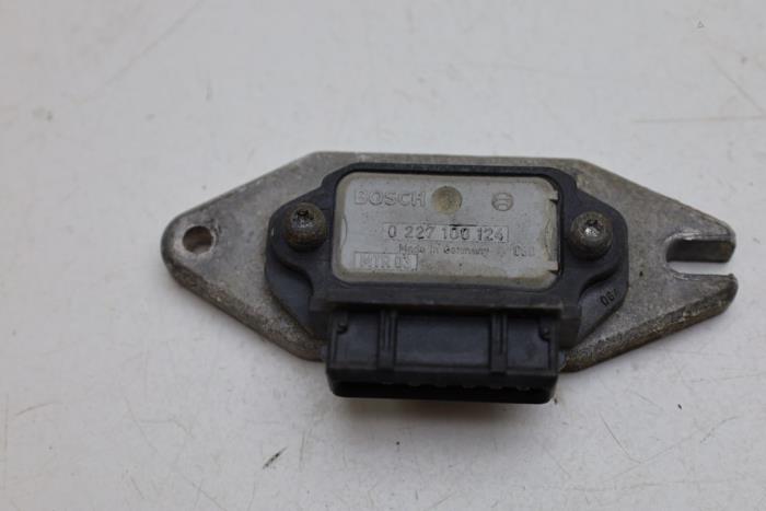 Gebruikte Ontstekingsmodule Saab 900 I Combi Coupé 2.0 i 16V Prijs € 50,00 Margeregeling aangeboden door Auto Demontage Elferink B.V.