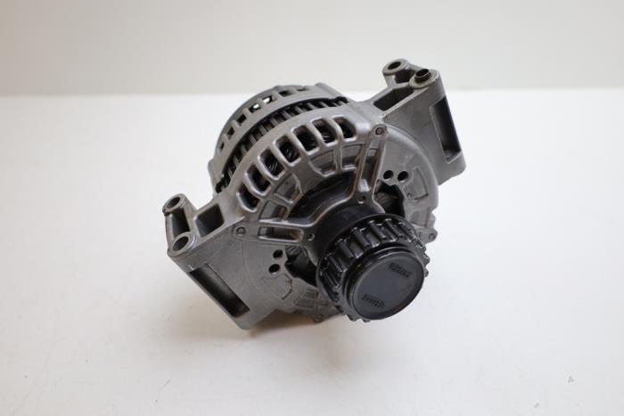 Gebruikte Dynamo Volvo XC90 I 3.2 24V Prijs € 100,00 Margeregeling aangeboden door Auto Demontage Elferink B.V.