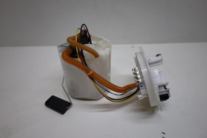 Gebruikte Tank element Pomp Mercedes B (W247) 1.3 B-180 Turbo 16V Prijs € 50,00 Margeregeling aangeboden door Auto Demontage Elferink B.V.