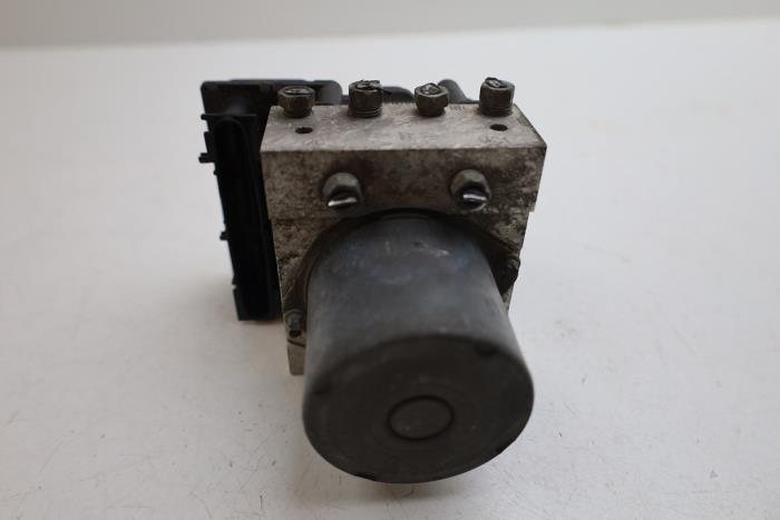 Gebruikte ABS Pomp Saab 9-5 (YS3E) 2.0t 16V Prijs € 100,00 Margeregeling aangeboden door Auto Demontage Elferink B.V.