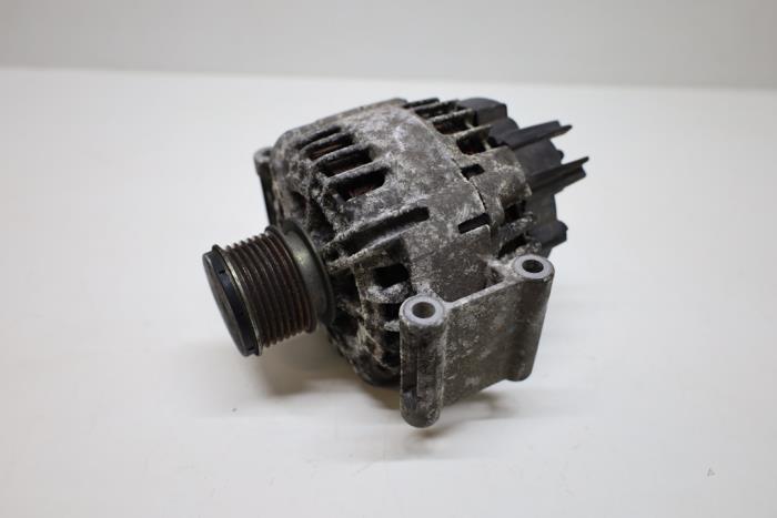 Gebruikte Dynamo Mercedes C (W204) 1.8 C-200K 16V Prijs € 90,00 Margeregeling aangeboden door Auto Demontage Elferink B.V.