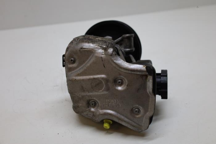 Gebruikte Servopomp Mercedes C (W204) 1.8 C-200K 16V Prijs € 125,00 Margeregeling aangeboden door Auto Demontage Elferink B.V.