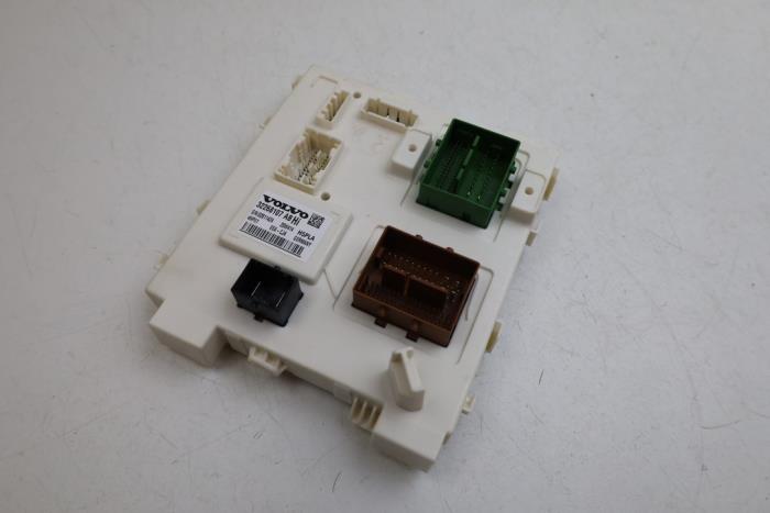 Gebruikte Module Bodycontrol Volvo XC40 (XZ) 1.5 T5 Plug-in Hybrid 16V Prijs € 75,00 Margeregeling aangeboden door Auto Demontage Elferink B.V.