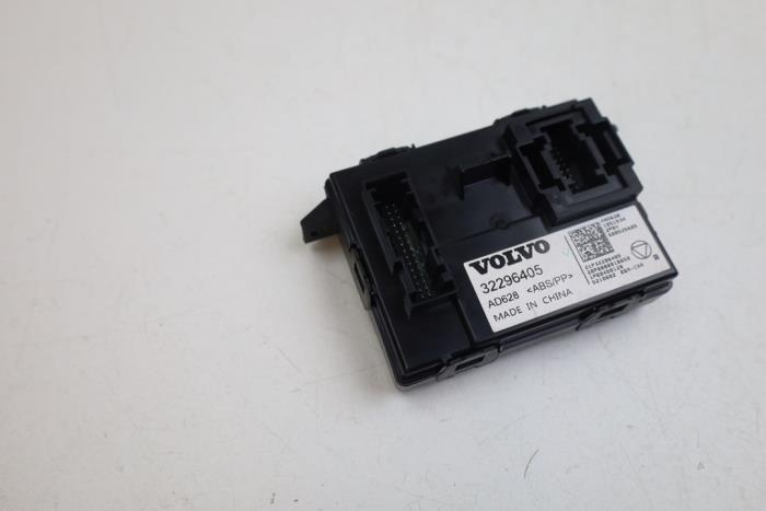 Gebruikte Computer Kachel Volvo XC40 (XZ) 1.5 T5 Plug-in Hybrid 16V Prijs € 50,00 Margeregeling aangeboden door Auto Demontage Elferink B.V.