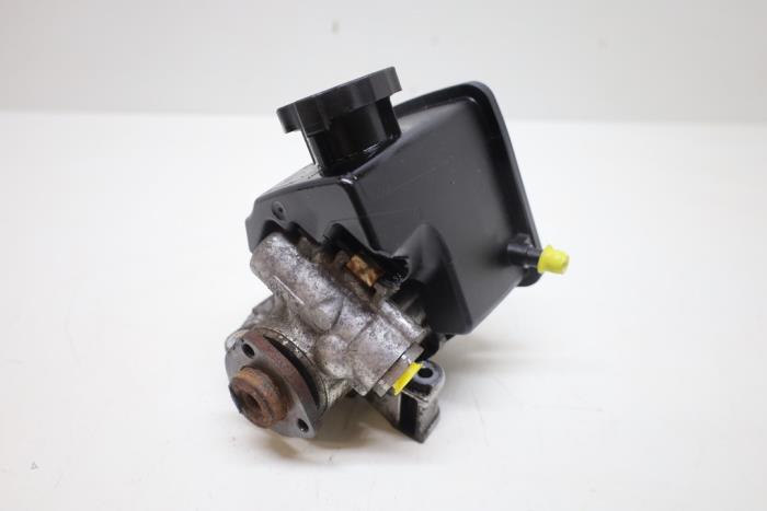 Gebruikte Pomp Servo Mercedes Vito (639.6) 2.2 109 CDI 16V Prijs € 75,00 Margeregeling aangeboden door Auto Demontage Elferink B.V.