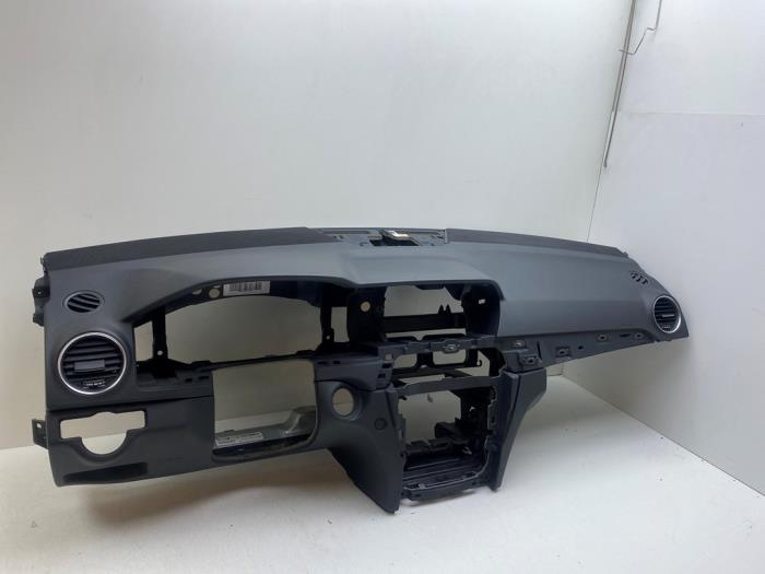 Gebruikte Dashboard Mercedes C (W204) 1.8 C-200 CGI 16V Prijs € 340,00 Margeregeling aangeboden door Auto Demontage Elferink B.V.