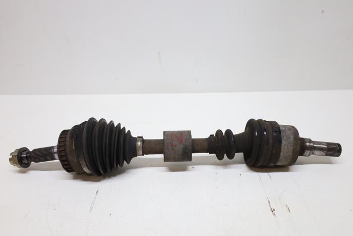 Gebruikte Aandrijfas links-voor Saab 9-3 I (YS3D) 2.0t 16V Ecopower Prijs € 40,00 Margeregeling aangeboden door Auto Demontage Elferink B.V.