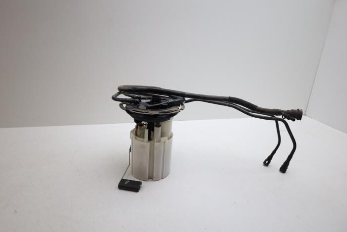 Gebruikte Tank element Pomp Saab 9-5 Estate (YS3E) 2.3t 16V Prijs € 100,00 Margeregeling aangeboden door Auto Demontage Elferink B.V.