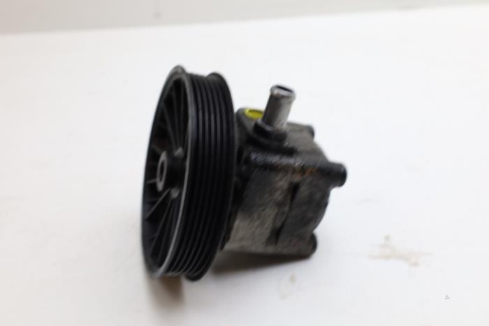 Gebruikte Pomp Servo Volvo V70 (SW) 2.4 20V 140 Prijs € 100,00 Margeregeling aangeboden door Auto Demontage Elferink B.V.